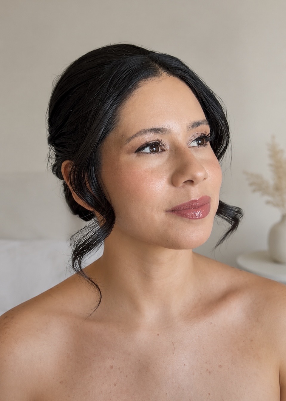 Primer plano de maquillaje natural para novia
