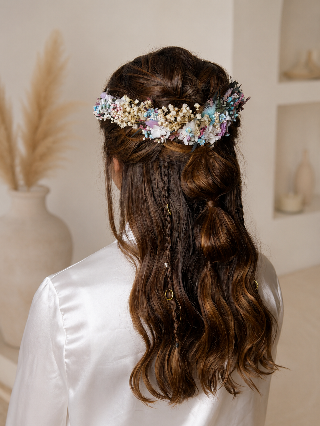 Semirrecogido con corona floral para novia
