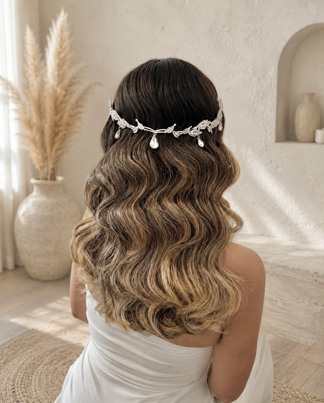 Ondas suaves con diadema para novia